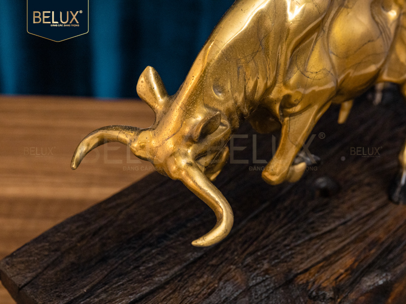 Tượng bò tót bằng đồng decor gốm men vàng dài 32cm